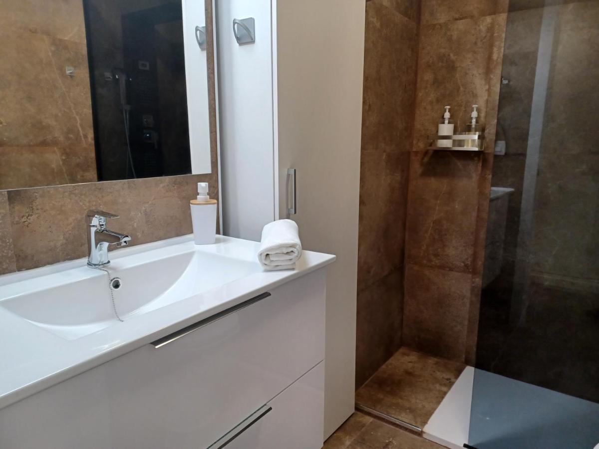 Apartamento Acogedor Junto A Calle Betis, Triana-Los Remedios Seville Exterior photo